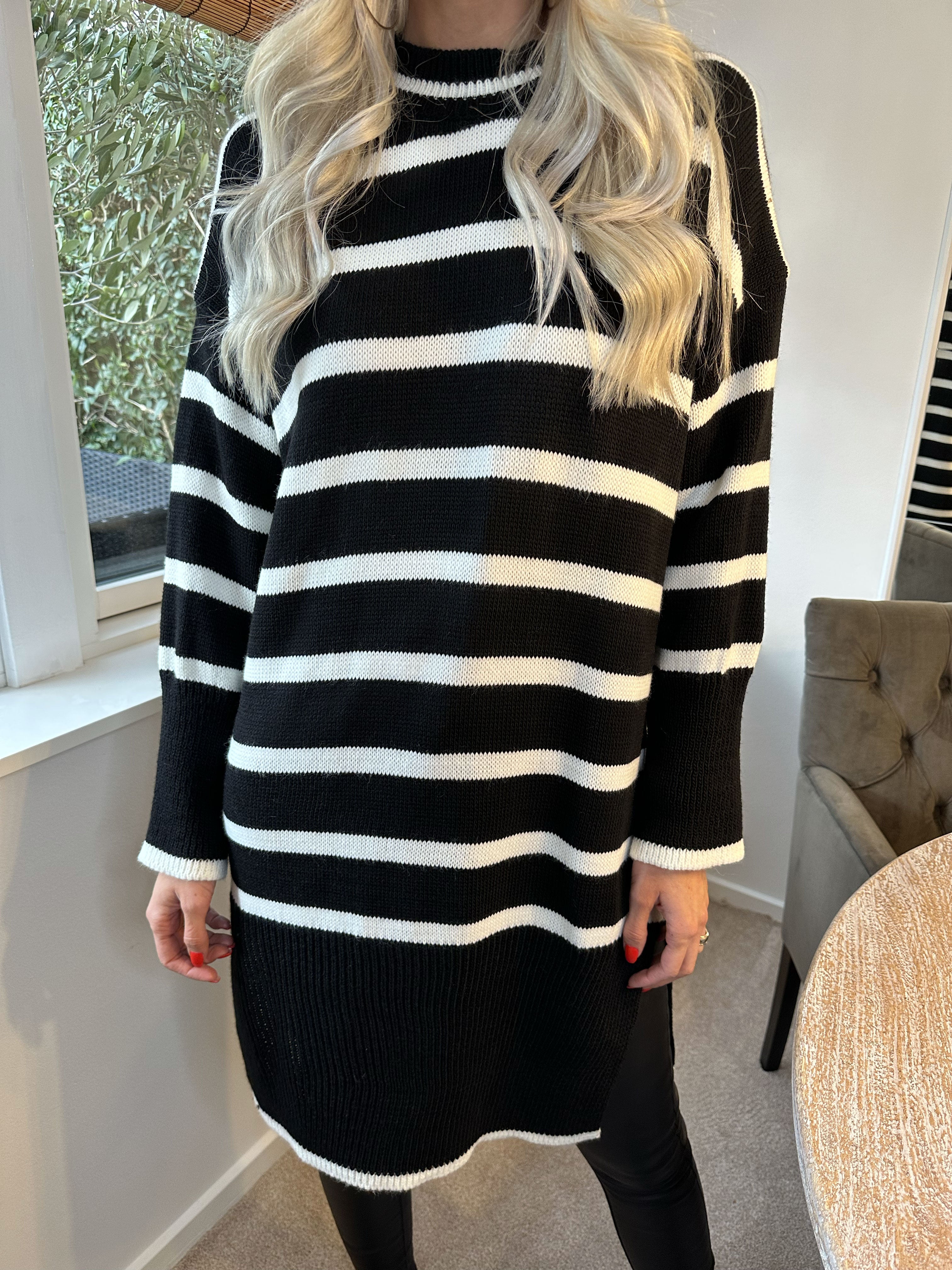 Safiya - Sød strikkjole med striber